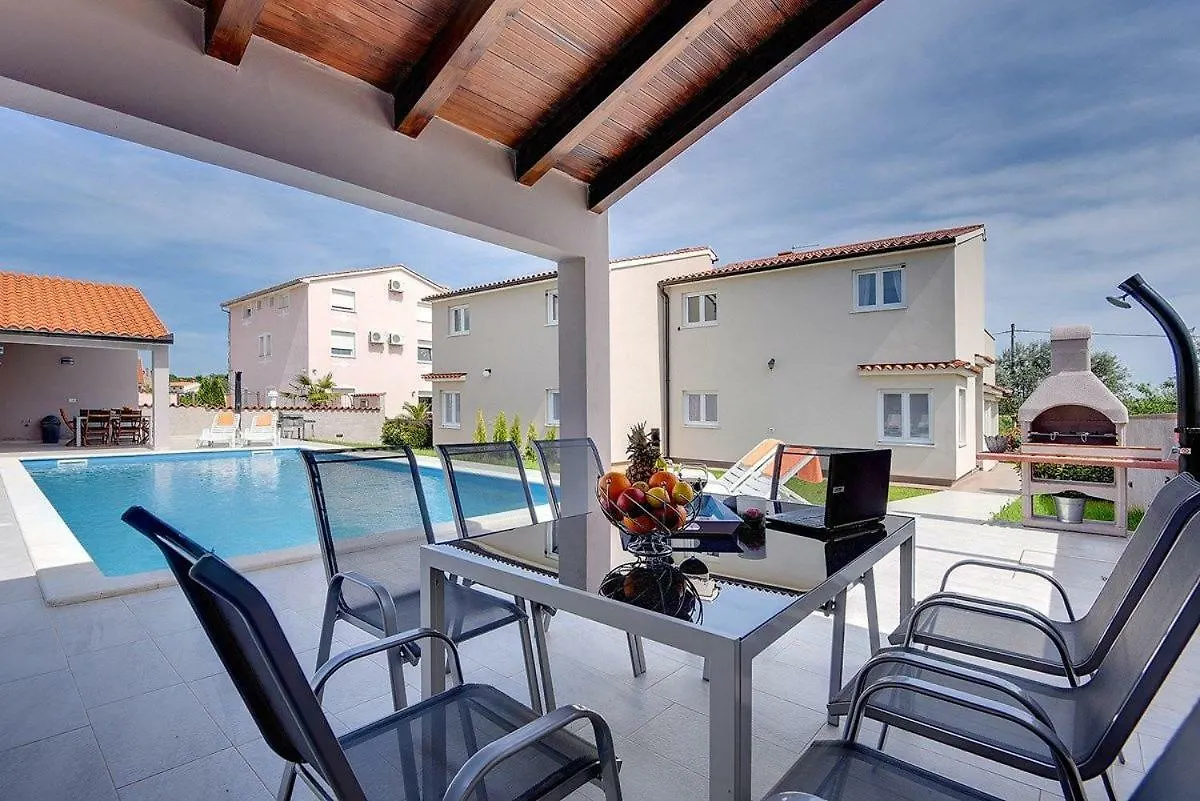 Villa Marcelia Pula 0*,  Croatia