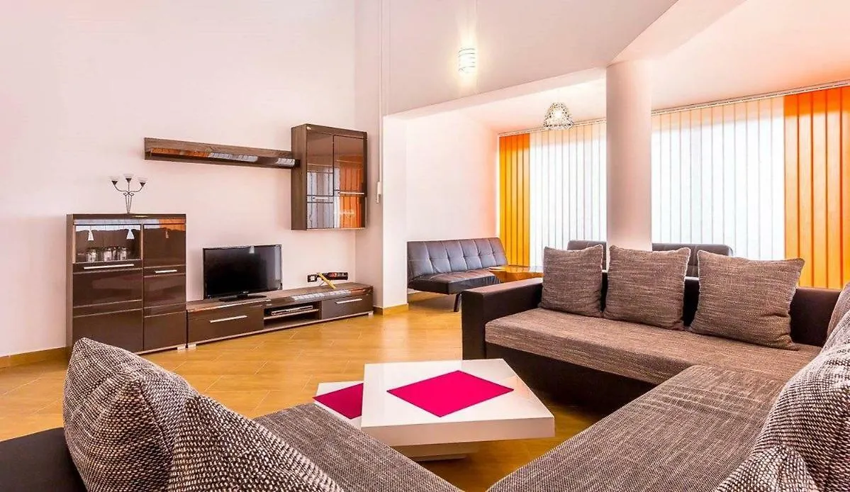 Villa Marcelia Pula 0*,