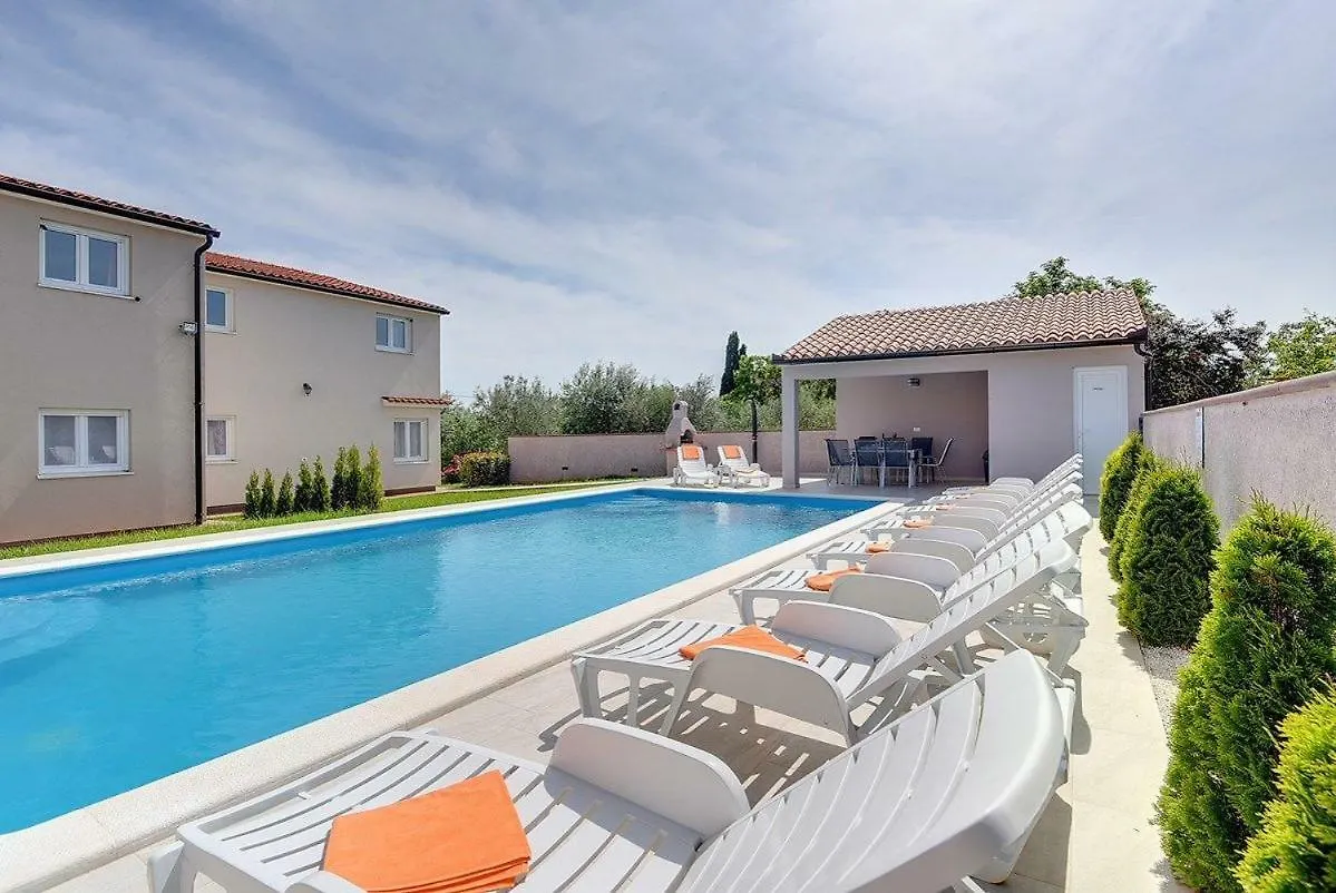 Villa Marcelia Pula 0*,