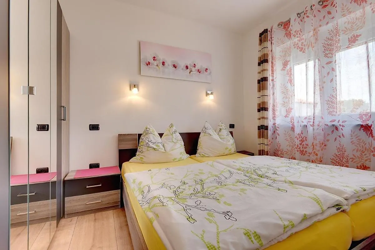 בית נופש פולה Villa Marcelia